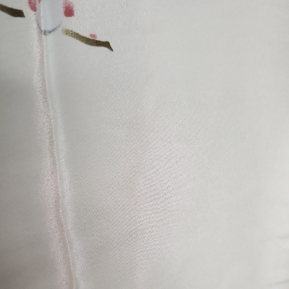 The Metropolitan Museum Of Art Elegant Plum Blossom Floral Silk Scarf - Picture 4 of 8